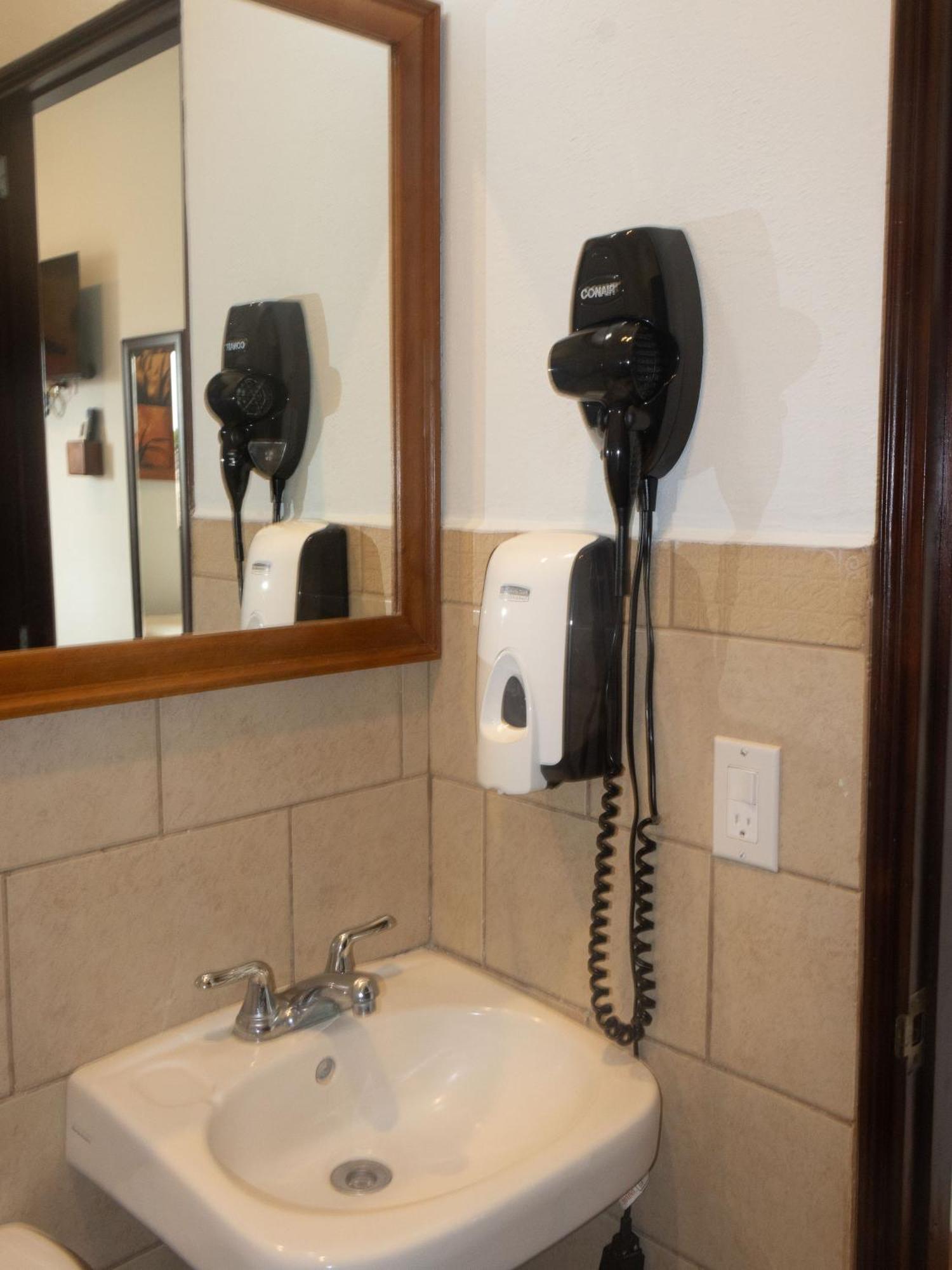 Hotel Leon Inn エクステリア 写真